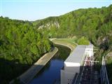 Blick von der Staumauer nach unten